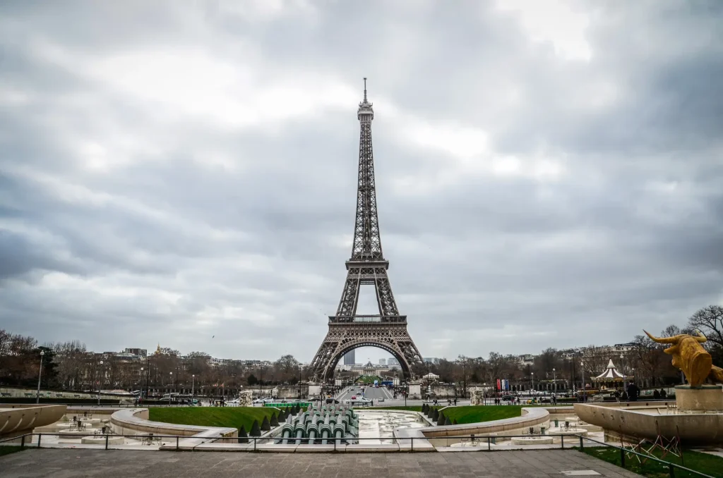 Strange Discoveries Celebrated by Ig Nobel Awards 3 Eiffel tower